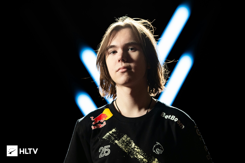 手云集的N 手云集的N