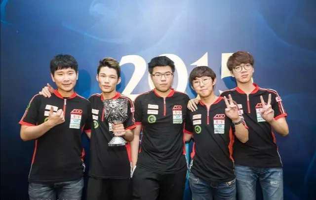 足球比赛中 足球比赛中