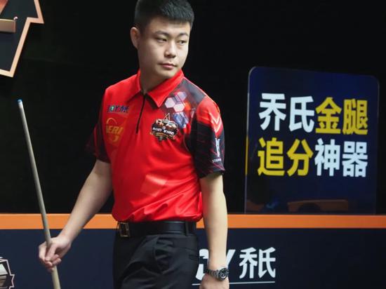 在球场上制 在球场上制